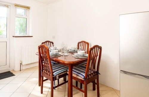 Hanwell House | Omega @ Hanwell | Single Room