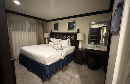 Cocoa Beach Resort | On Cocoa Beach beach 2bd, 2 bath, condo kitchen, dining and living roomnSleeps 6