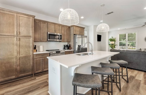 Pickwood House | On College Street in Auburn! Less than a mile to Toomer's