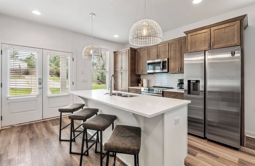 Pickwood House | On College Street in Auburn! Less than a mile to Toomer's