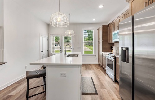 Pickwood House | On College Street in Auburn! Less than a mile to Toomer's