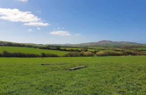 Rhoshirwaun Ski Chalet | On farm Chalet, sleeps 6, Rhoshirwaun