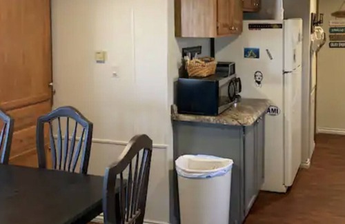 Park Hill Cabin | On Lake Tenkiller, near Barnacle Bill's Marina with Fantastic outdoor space.