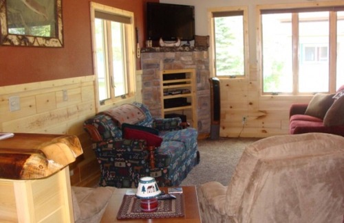 Phelps Cabin | On North Twin Lake- Northern Exposure Rentals "Musky Lodge"