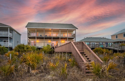 Folly Beach House | ON THE BEACH with PANO VIEWS and an ELEVATOR (LIC #: 5-21-255074)