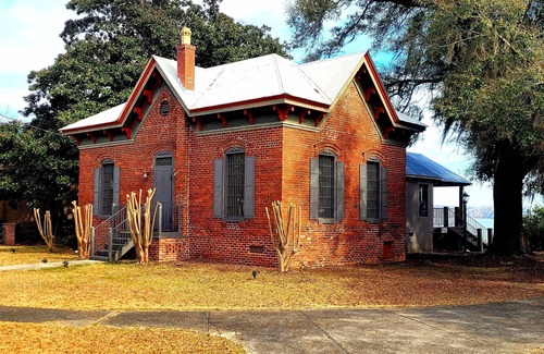 Eufaula House | On the lake AND in Downtown Eufaula