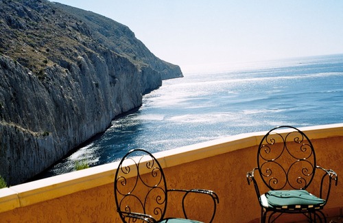Pueblo Mascarat Apartment | ON THE MEDITERRANEAN SEA. ONE BEDROOM, SPECTACULAR VIEWS.