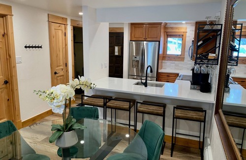 Vail House | On the River - Newly Remodeled!