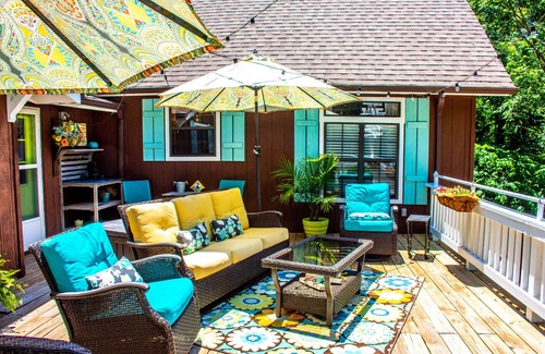 Eagle Rock Cottage | On the Rocks Cottage. Lakefront, Dog-Friendly. Sleeps 16. Bunkhouse. Free Wifi