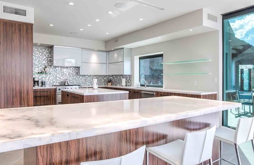 South Scottsdale House | On the Rocks: Luxury Camelback Estate w/Epic Views, Saltwater Pool & Guest Villa