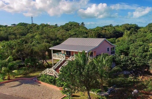 Marsh Harbour Apartment | On the Water-Gated Community-Private Boat Slip/L-In Town,2 Blocks From Resturant