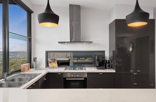 Anglesea House | On Top of the World S