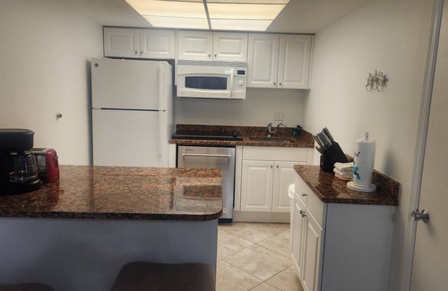 Connors Condo | ON VANDERBILT BEACH in Naples! One week rental Nov 1 - Nov 8 ONLY