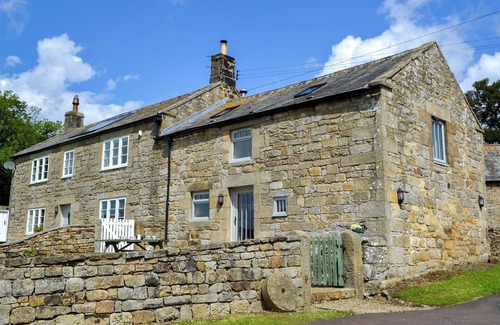 Tarset Cottage | Once home to 3 working shire horses Knoppingsholme Stable has now been totally transformed .