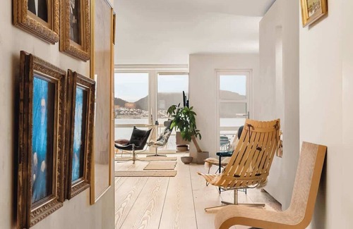 Sandviken Apartment | Once In A Lifetime - Live In The Fjord - Park Free