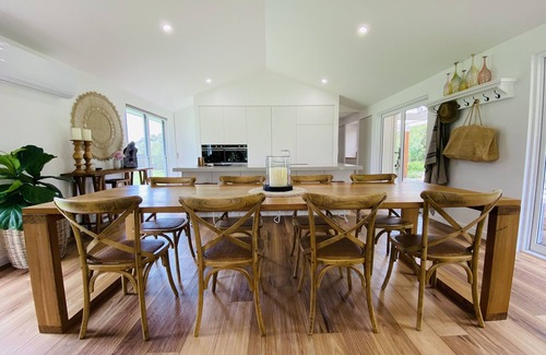 Rhyll House | One Acre Retreat Silverleaves Phillip Island Walk to Beach & Cowes