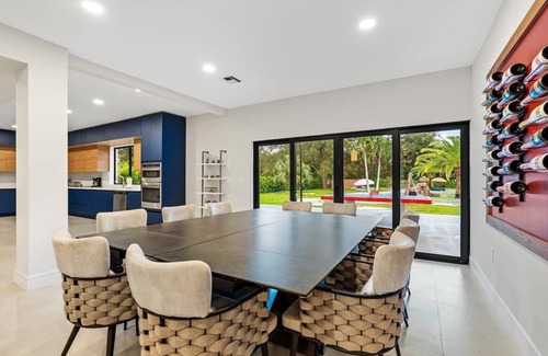 Golden Glades House | One and Only LAZY RIVER POOL/Slides/Cinema/Courts