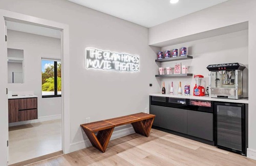 Golden Glades House | One and Only LAZY RIVER POOL/Slides/Cinema/Courts