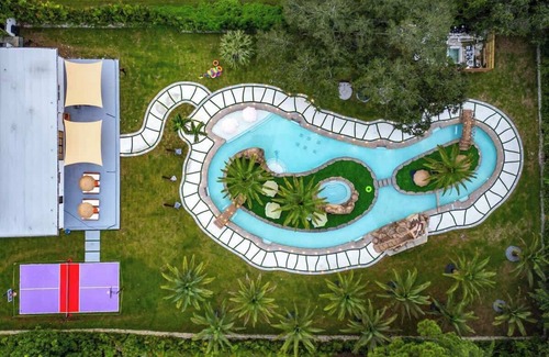 Golden Glades House | One and Only LAZY RIVER POOL/Slides/Cinema/Courts