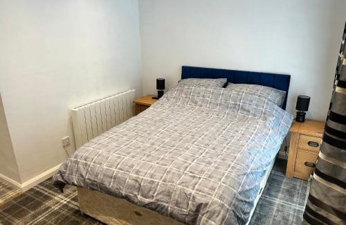 Alness Apartment | One bed and bathroom with kitchen for self catering Alness