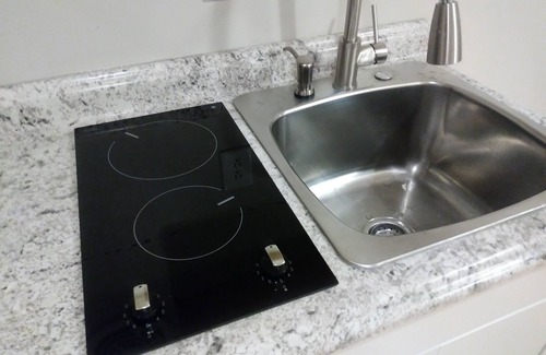 Mount Pleasant Apartment | One Bedroom And Nice Walk In Shower Close To The Beach Close To Isle