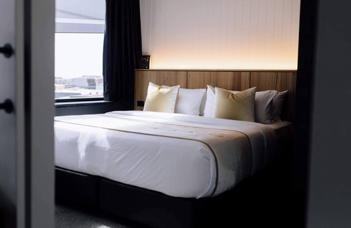 Newcastle Hotel | One-Bedroom Apartment in CBD