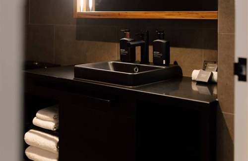 Newcastle Hotel | One-Bedroom Apartment in CBD