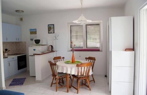 Susica Apartment | One bedroom apartment near beach Murter (A-5125-b)