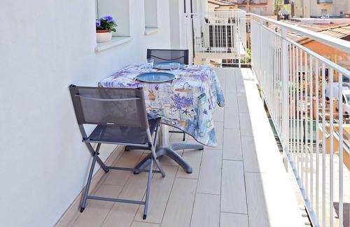 Marina Centro Apartment | One-bedroom apartment with balcony equipped with every comfort 300m from the beach in Rimini