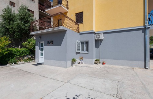 Split Apartment | One bedroom apartment with air-conditioning Split (A-24631-a)