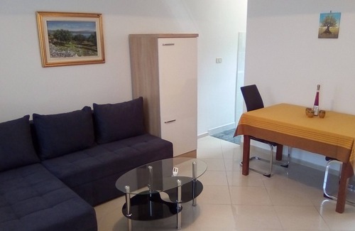 Valun Apartment | One bedroom apartment with balcony and sea view Valun, Cres (A-386-b)
