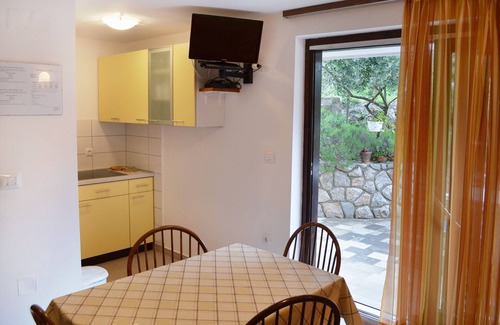 Cres Apartment | One bedroom apartment with terrace Cres (A-7876-a)