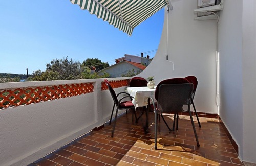 Barbat na Rabu Apartment | One bedroom apartment with terrace and sea view Barbat, Rab (A-14247-d)