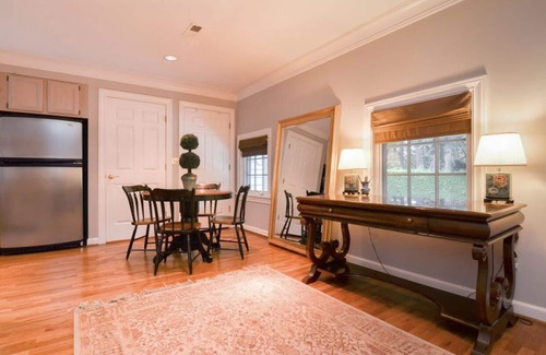 Broadview House | One Bedroom Carriage House
