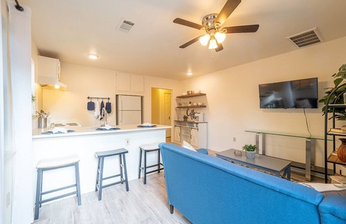 North Loop House | One Bedroom Cottage in North Loop