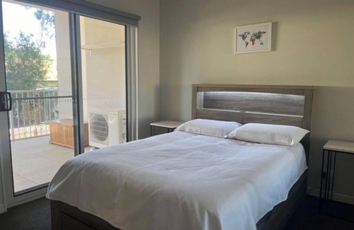 Downer Apartment | One bedroom furnished apartment close to cafe, community centre, tram into town