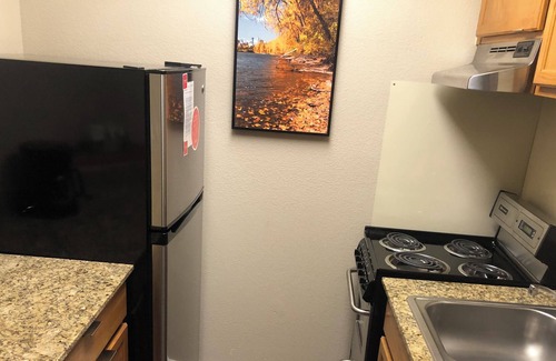 Edina Apartment | One bedroom pet friendly with kitchen