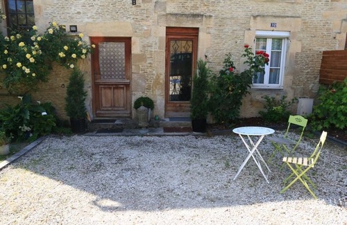 Moult-Chicheboville House | One bedroom semi detached house with garden for 2 guests.
