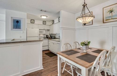 Demere Park Condo | One-bedroom sleeps 4 with sleeper sofa, complex has 2 pools, tennis courts,.