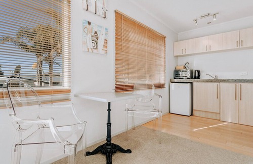 Waiotahi House | One bedroom studio with kitchenette and sea views