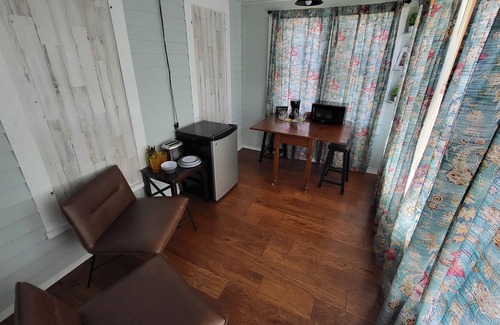 New Glarus House | One Bedroom Suite in the heart of New Glarus
