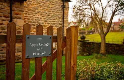 West Heslerton Apartment | One bedroomed holiday cottage that sleeps up to 2, with off road car parking and shared indoor pool