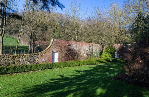 West Heslerton Apartment | One bedroomed holiday cottage that sleeps up to 2, with off road car parking and shared indoor pool