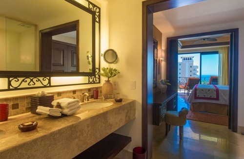 Marina Resort | One BR Master in a beautiful 5 Star Beach Front Resort!