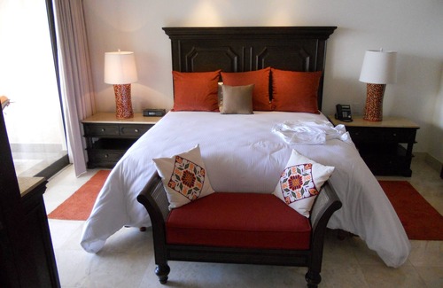 Marina Resort | One BR Master in a beautiful 5 Star Beach Front Resort!
