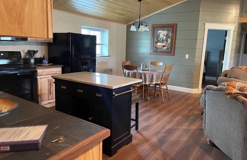 Mora House | One mile off Hwy518 and minutes to Mora