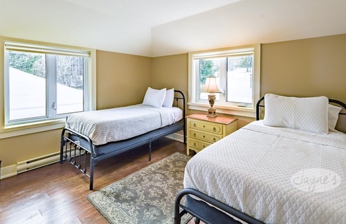 Mulmur Other | One-of-a-kind farm lifestyle experience! Cozy 2 bed 2 bath farmhouse in Mulmur!