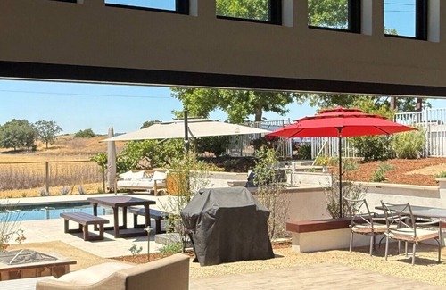 Concord Cottage | One-of-a kind wine country style in law unit, bright open sanctuary getaway