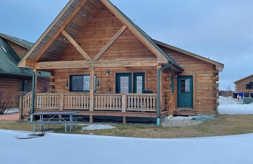 Warrens Cabin | One of the best views in Warrens! 3BR 2BA Cabin near Jellystone & 3 Bears Lodge.