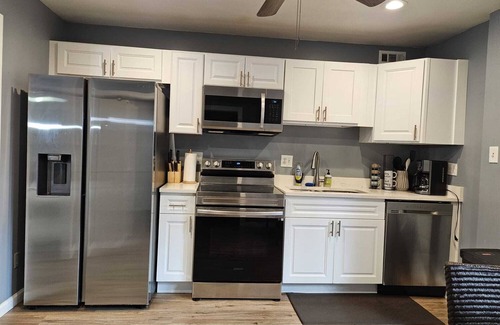 Memphis House | One of the Kind 10 BR, Estate Near Elvis Presley's Graceland, Sleeps Many.